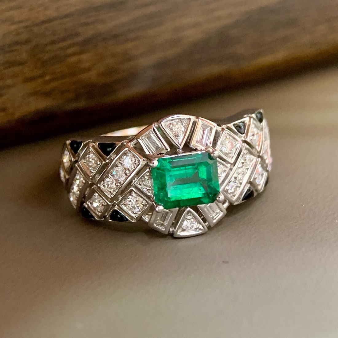 14k Gold 1.03 Ctw Vivid Green Natural Emerald & Diamond Ring - 2