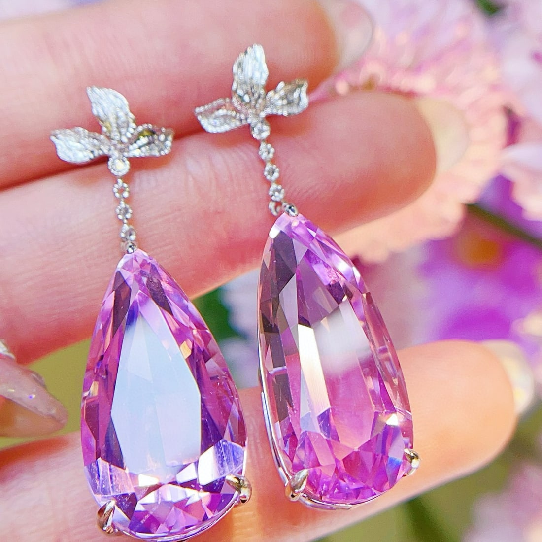 14k Gold 43.3 Ct Natural Kunzite & Diamond Earrings: Ref:231054325 // gold content:14k gold // main gemstone:kunzite // shape:pear // carat weight:43. 3ct // color:purple // treatment:natural // // adjacent gemstone 2 : diamond // shape:round //