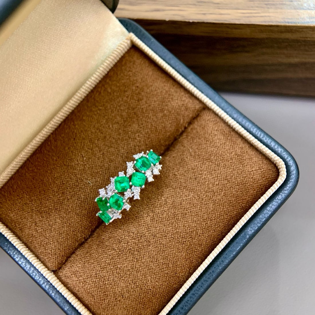 14k Gold 1.18 Ctw Vivid Green Natural Emerald & Diamond Ring: Ref:231054333 // gold content:14k gold // ring size:7. 25us // // main gemstone:emerald // shape:octagonal // carat weight:0. 94ct // color:vivid green // treatment:natural // // adjacent gemstone 2