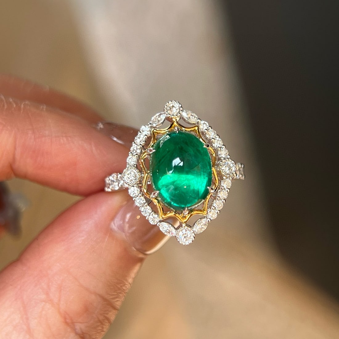 14k Gold 5.32 Ctw Vivid Green Natural Emerald & Lab Grown Diamond Ring: Ref:231054337 // gold content:14k gold // ring size:7. 25us // // main gemstone:emerald // shape:oval // carat weight:4. 6ct // color:vivid green // treatment:natural // // adjacent gemstone 2 : lab g