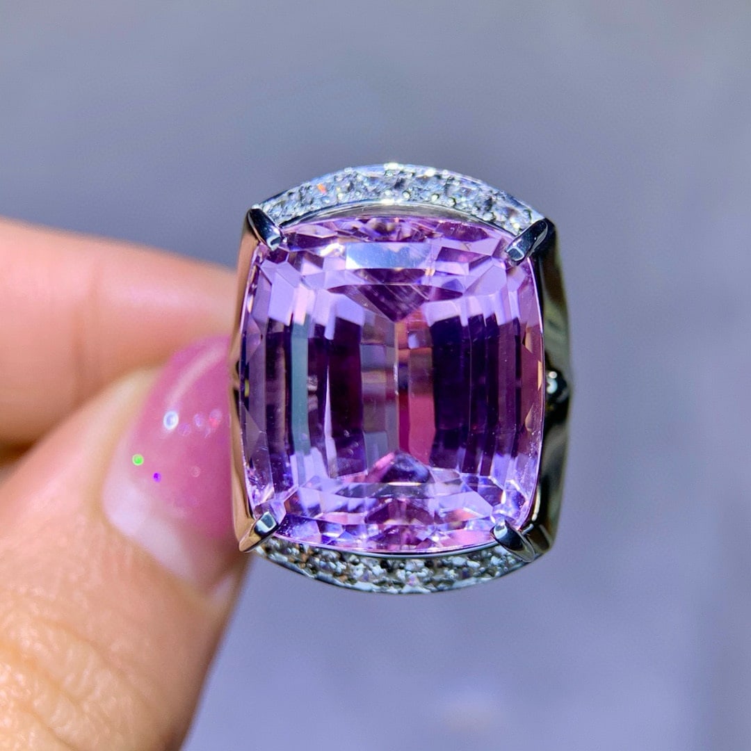14k Gold 29.65 Ct Natural Kunzite & Diamond Ring: Ref:231054340 // gold content:14k gold // ring size:7. 25us // // main gemstone:kunzite // shape:cushion // carat weight:29. 65ct // color:purple // treatment:natural // // adjacent gemstone 2 :