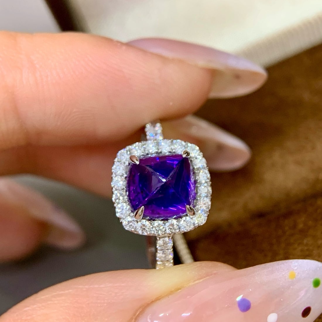14k Gold 4.07 Ctw Natural Sapphire & Diamond Ring: Ref:231054346 // gold content:14k gold // ring size:7. 25us // // main gemstone:sapphire // shape:suger-loaf // carat weight:3. 58ct // color:purple // treatment:natural // // adjacent gemstone 2 :
