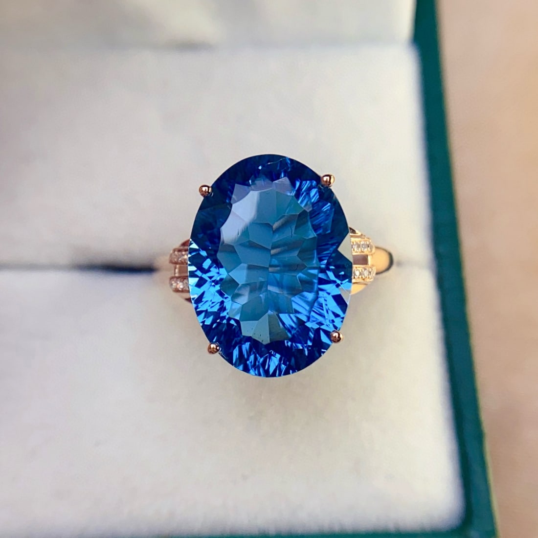 14k Gold 8.30 Ct Natural Topaz & Diamond Ring: Ref:231054354 // gold content:14k gold // ring size:7. 25us // // main gemstone:topaz // shape:oval // carat weight:8. 30ct // color:blue // treatment:natural // // adjacent gemstone 2 : diamond //