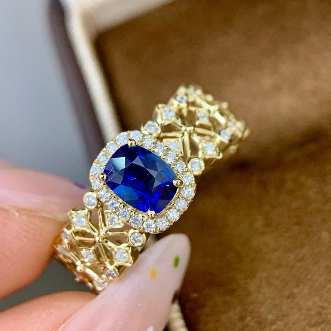 14k Gold 0.93 Ctw Natural Sapphire & Diamond Ring: Ref:231054356 // gold content:14k gold // ring size:7. 25us // // main gemstone:sapphire // shape:cushion // carat weight:0. 73ct // color:blue // treatment:natural // // adjacent gemstone 2 :