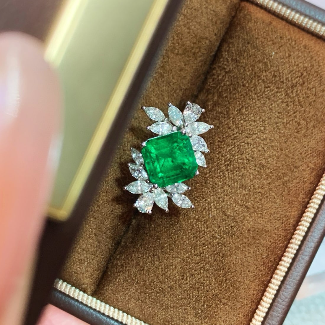 14k Gold 2.97 Ctw Vivid Green Natural Emerald & Diamond Ring - 4
