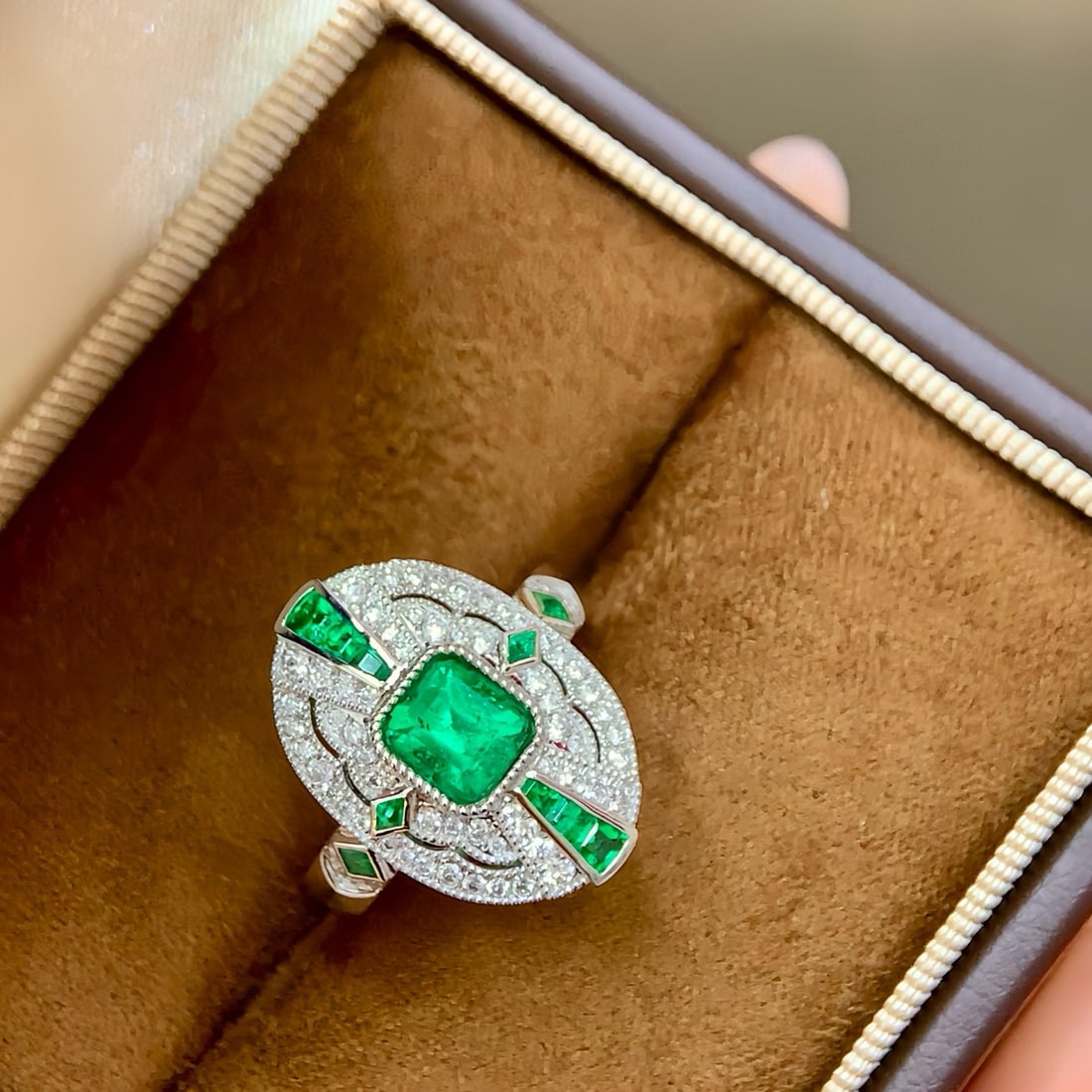 14k Gold 1.15 Ctw Vivid Green Natural Emerald & Diamond Ring - 3