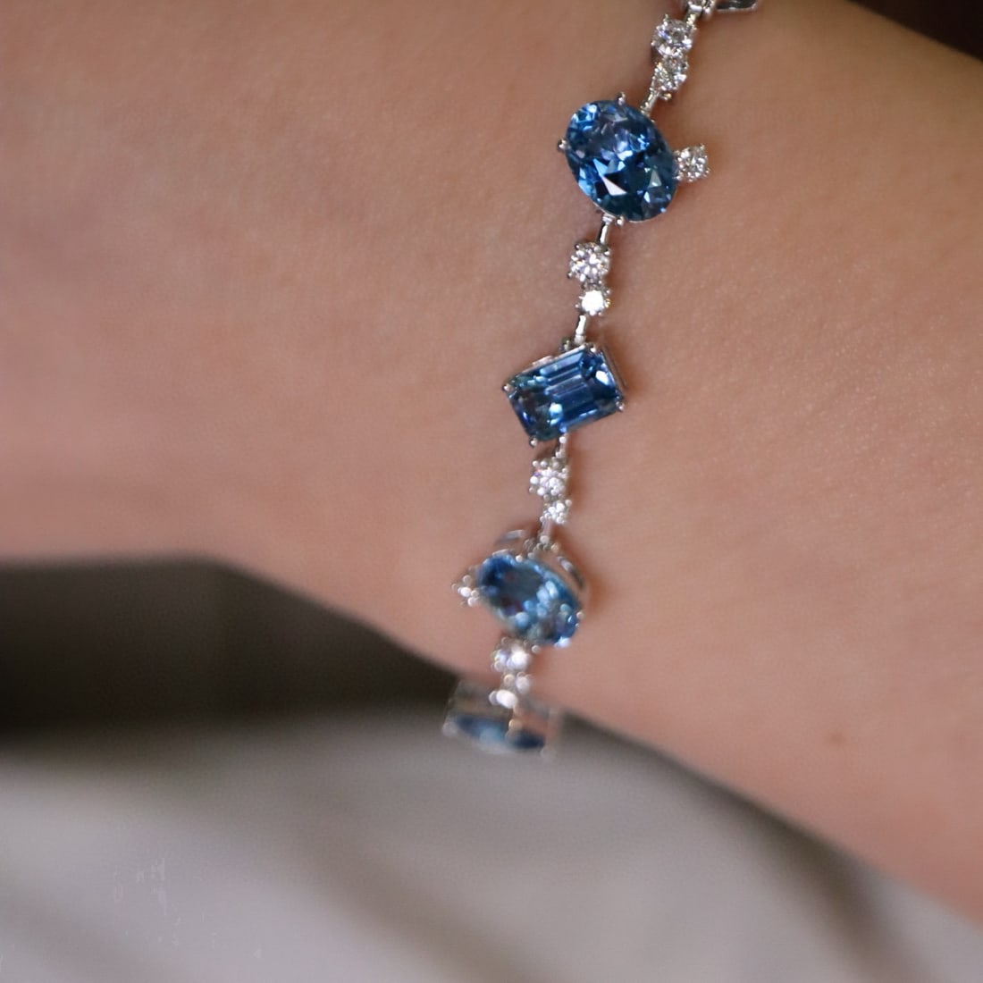 14k Gold 7.36 Ctw Natural Aquamarine & Diamond Bracelet - 2