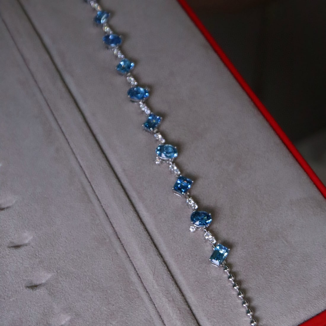 14k Gold 7.36 Ctw Natural Aquamarine & Diamond Bracelet - 9