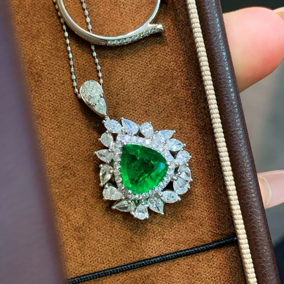 14k Gold 3.31 Ctw Vivid Green Natural Emerald & Diamond Ring/pendant( Without Chain ) - 2
