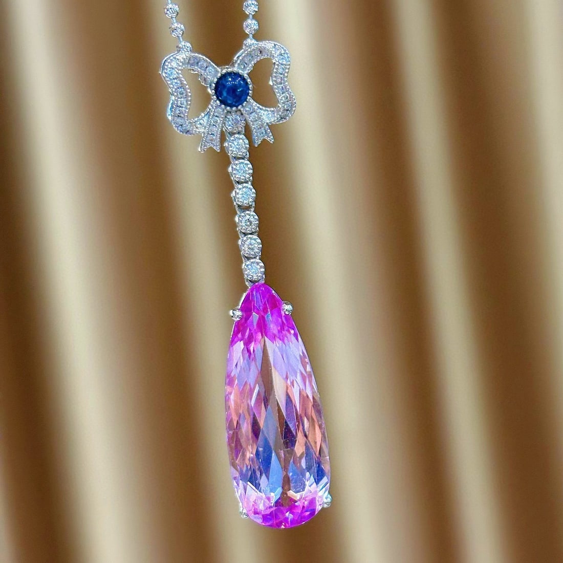 14k Gold 11.85 Ctw Natural Kunzite & Diamond Pendant( Without Chain ): Ref:231054394 // gold content:14k gold // main gemstone:kunzite // shape:pear // carat weight:11. 5ct // color:purple // treatment:natural // // adjacent gemstone 2 : diamond // shape:round // carat