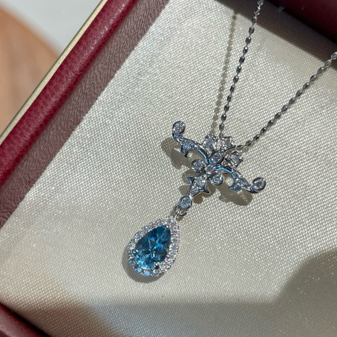 14k Gold 0.42 Ct Natural Aquamarine & Diamond Pendant( Without Chain ): Ref:231054401 // gold content:14k gold // main gemstone:aquamarine // shape:pear // carat weight:0. 42ct // color:santa maria color // treatment:natural // // adjacent gemstone 2 : diamond //