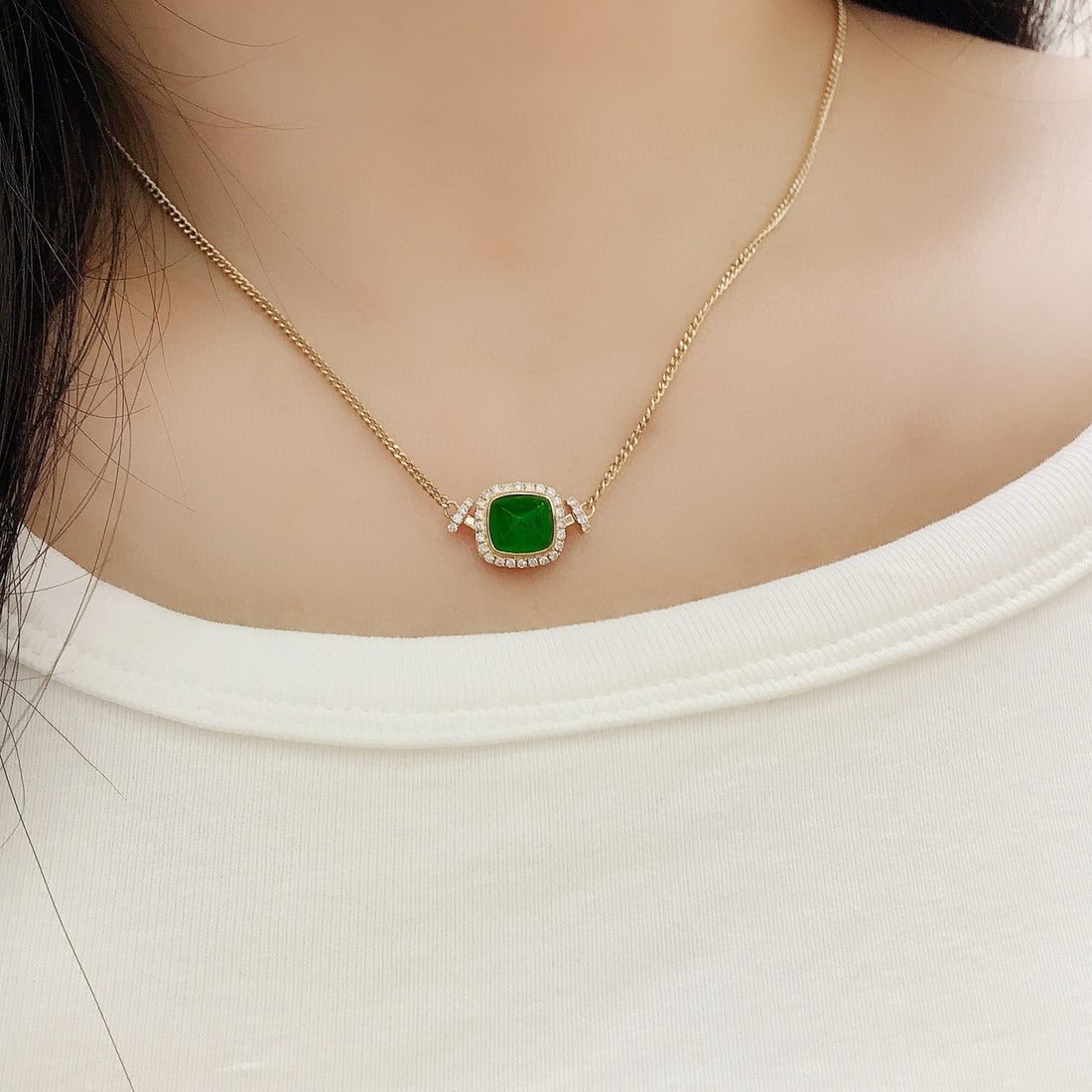 14k Gold 2.53 Ctw Vivid Green Natural Emerald & Diamond Necklace - 3