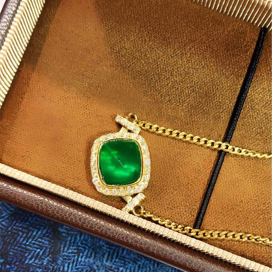 14k Gold 2.53 Ctw Vivid Green Natural Emerald & Diamond Necklace - 4