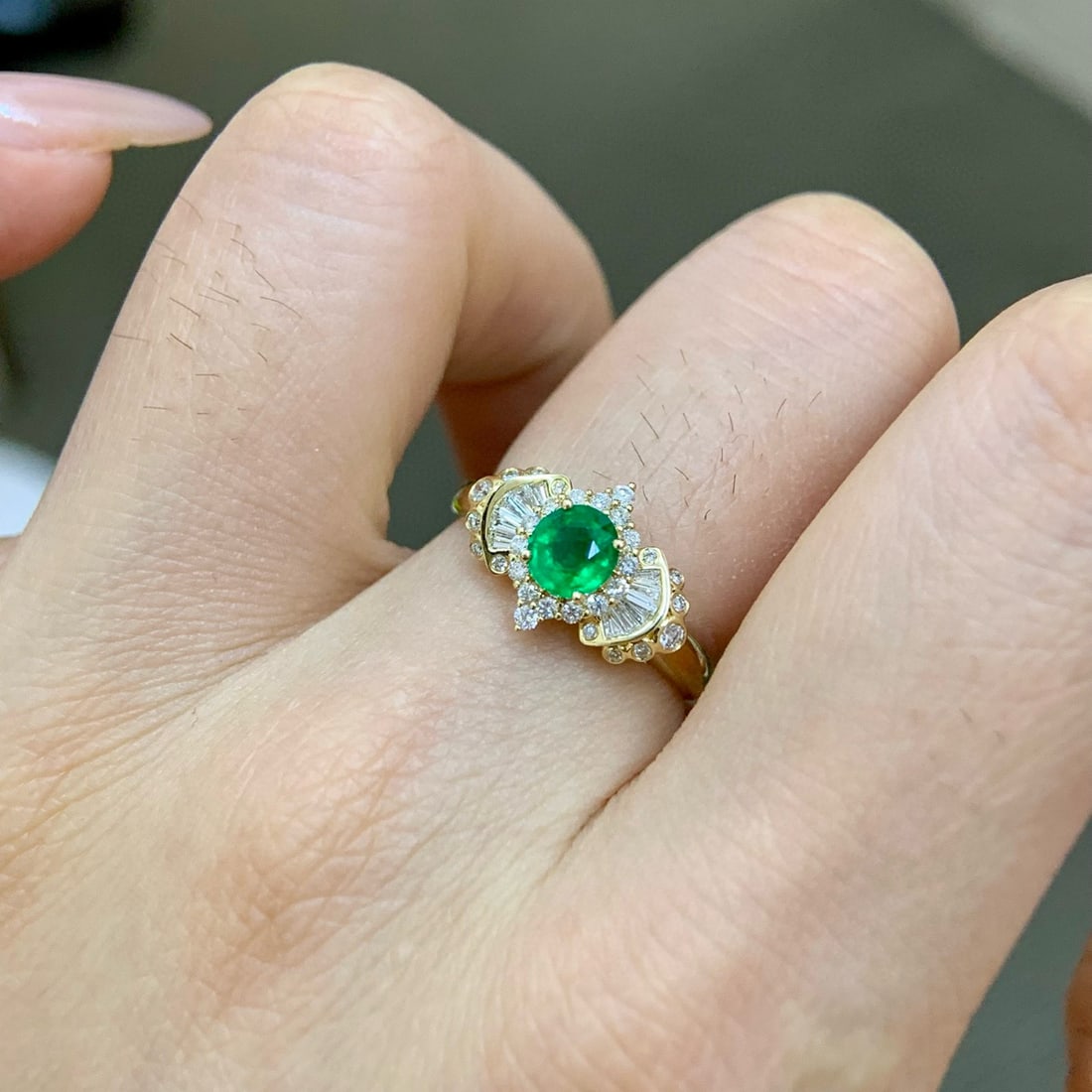 14k Gold 0.83 Ctw Vivid Green Natural Emerald & Diamond Ring - 2