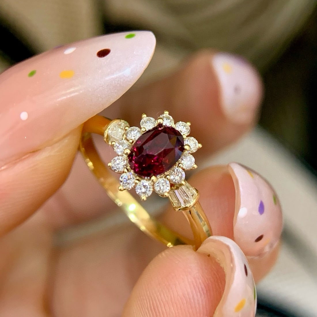 14k Gold 1.35 Ctw Natural Ruby & Diamond Ring: Ref:231054406 // gold content:14k gold // ring size:7. 25us // // main gemstone:ruby // shape:oval // carat weight:1. 06ct // color:pigeonblood red // treatment:natural // // adjacent gemstone 2 : dia