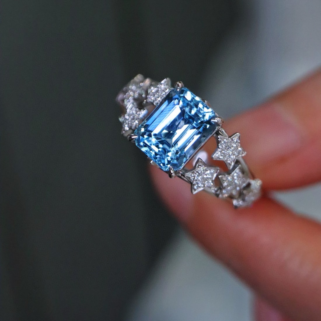 14k Gold 2.22 Ctw Natural Aquamarine & Diamond Ring: Ref:231054412 // gold content:14k gold // ring size:7. 25us // // main gemstone:aquamarine // shape:octagonal // carat weight:2. 03ct // color:santa maria color // treatment:natural // // adjacent gem