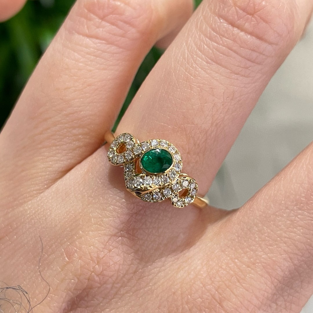 14k Gold 0.24 Ct Vivid Green Natural Emerald & Diamond Ring - 3