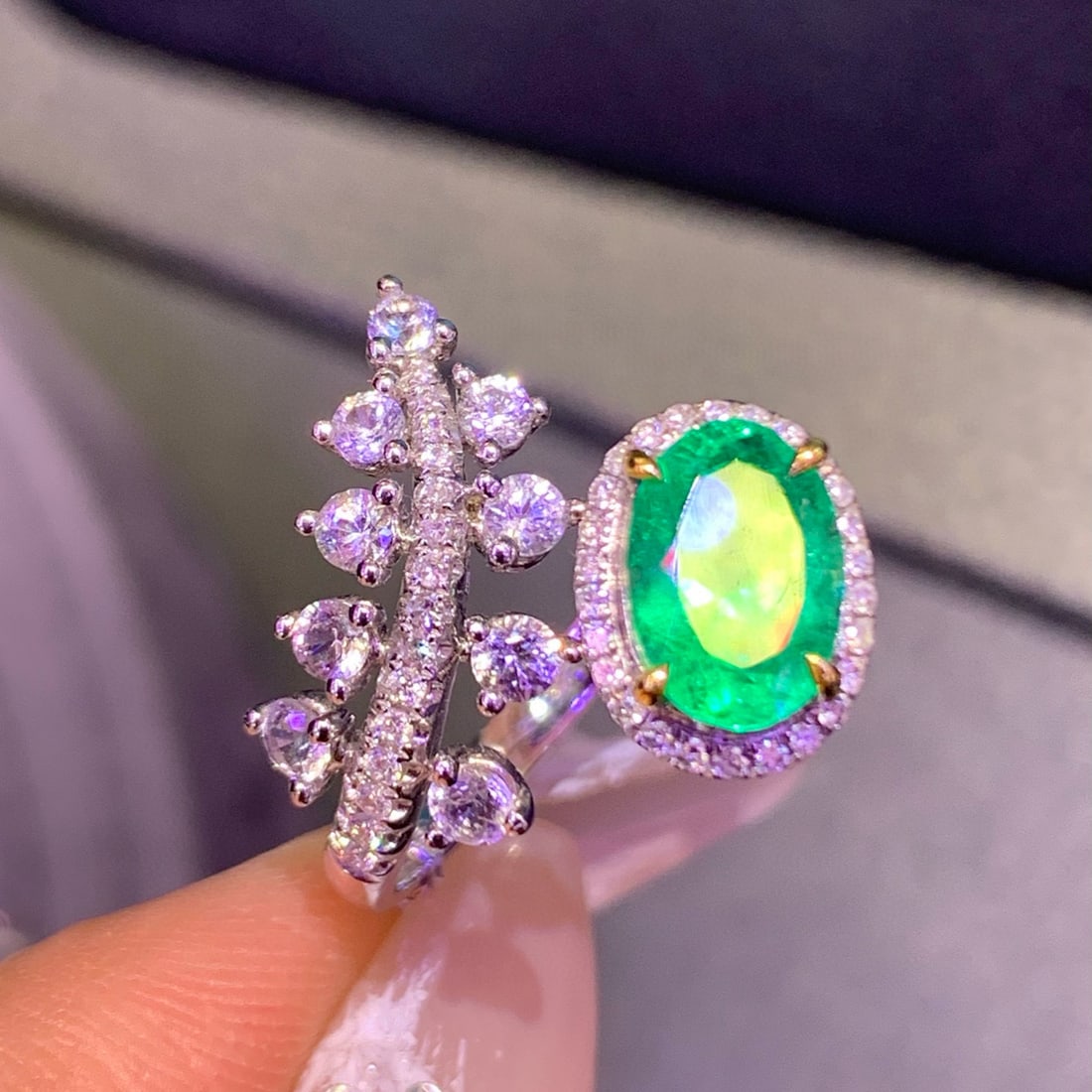 14k Gold 1.77 Ctw Vivid Green Natural Emerald & Diamond Ring - 4