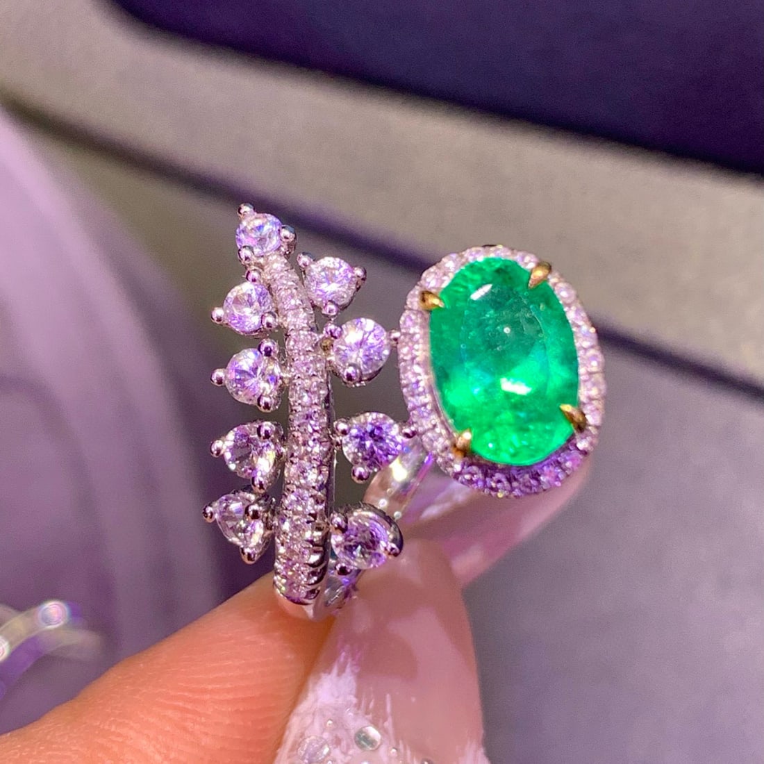 14k Gold 1.77 Ctw Vivid Green Natural Emerald & Diamond Ring - 5
