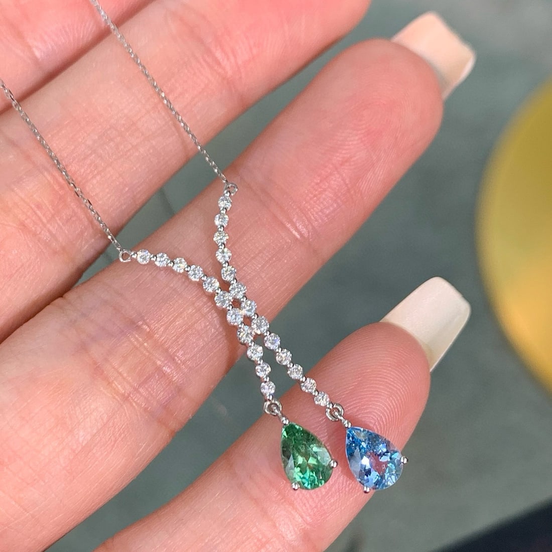 14k Gold 0.75 Ct Natural Aquamarine & Paraiba Tourmaline & Diamond Necklace: Ref:231054434 // gold content:14k gold // main gemstone:aquamarine // shape:pear // carat weight:0. 75ct // color:blue // treatment:natural // // adjacent gemstone 2 : paraiba tourmaline // shape:pear