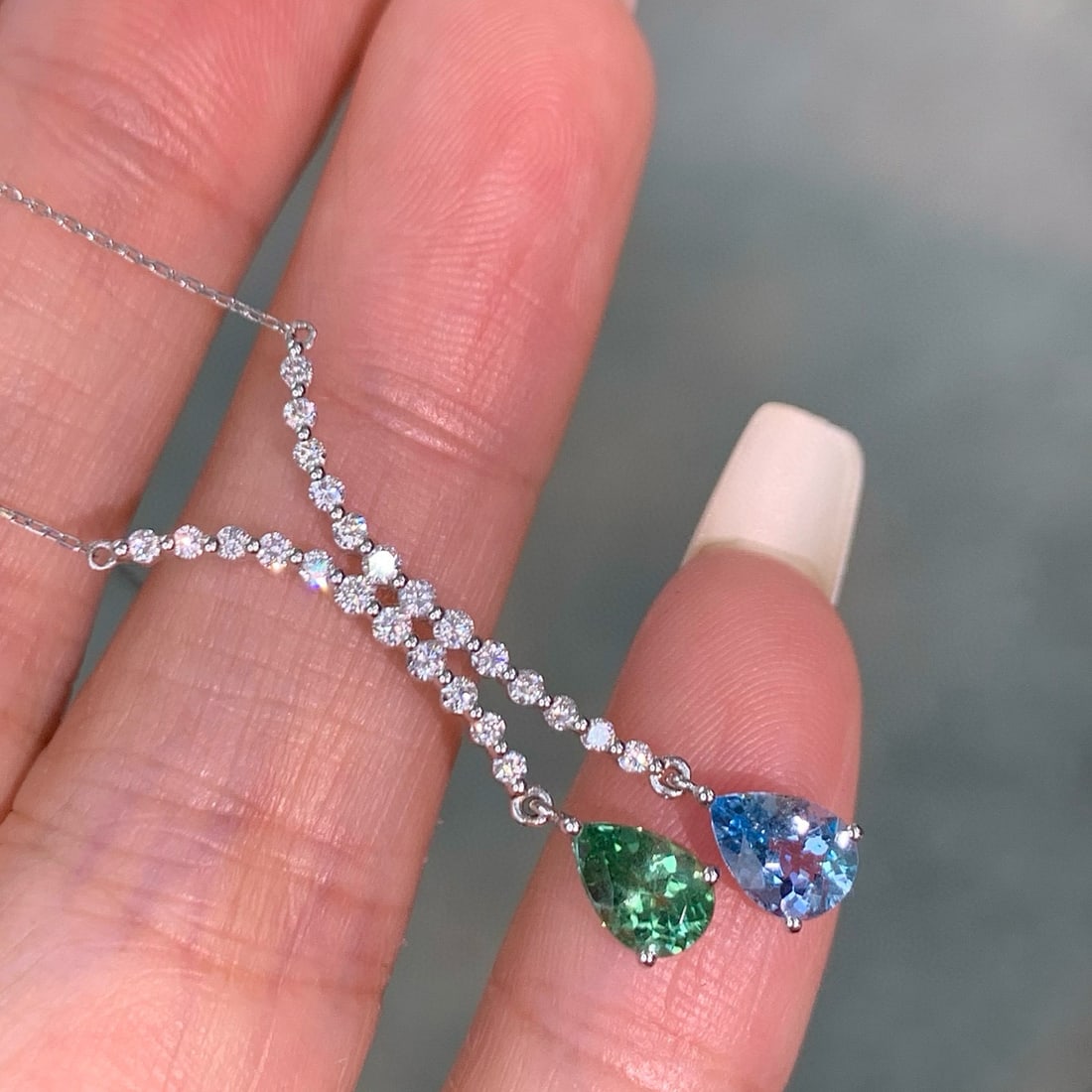 14k Gold 0.75 Ct Natural Aquamarine & Paraiba Tourmaline & Diamond Necklace - 4
