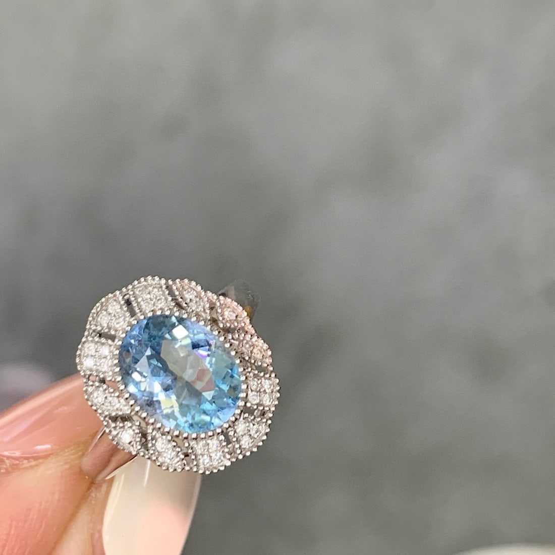 14k Gold 2.30 Ct Natural Aquamarine & Diamond Ring: Ref:231054439 // gold content:14k gold // ring size:7. 25us // // main gemstone:aquamarine // shape:oval // carat weight:2. 30ct // color:santa maria color // treatment:natural // // adjacent