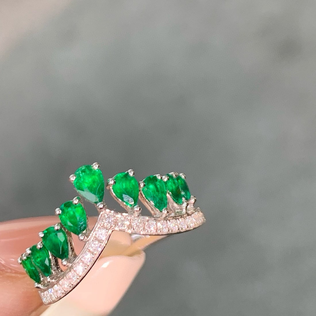 14k Gold 0.74 Ct Vivid Green Natural Emerald & Diamond Ring - 4