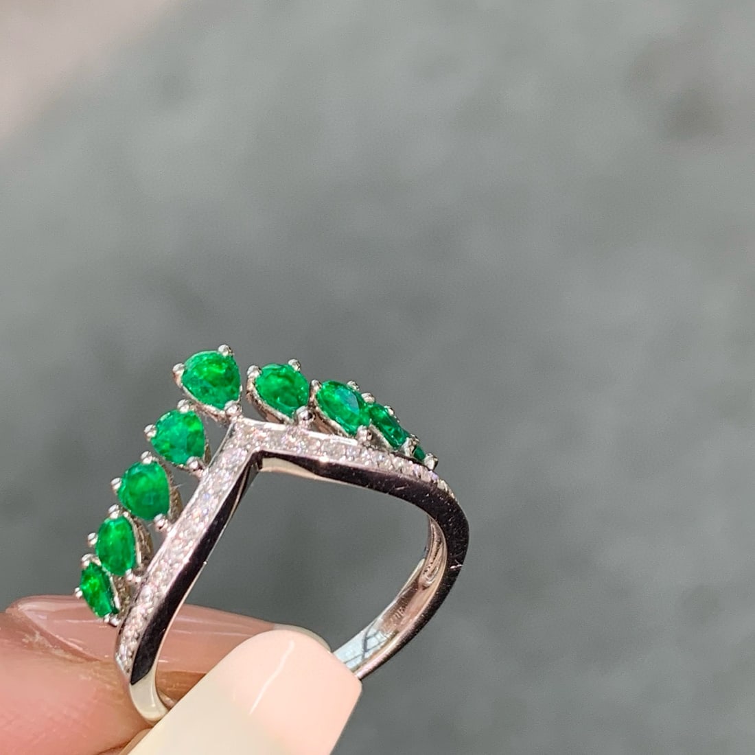 14k Gold 0.74 Ct Vivid Green Natural Emerald & Diamond Ring - 5