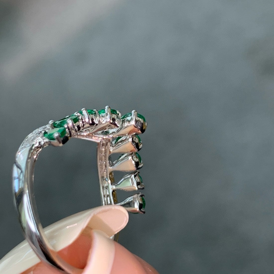 14k Gold 0.74 Ct Vivid Green Natural Emerald & Diamond Ring - 6