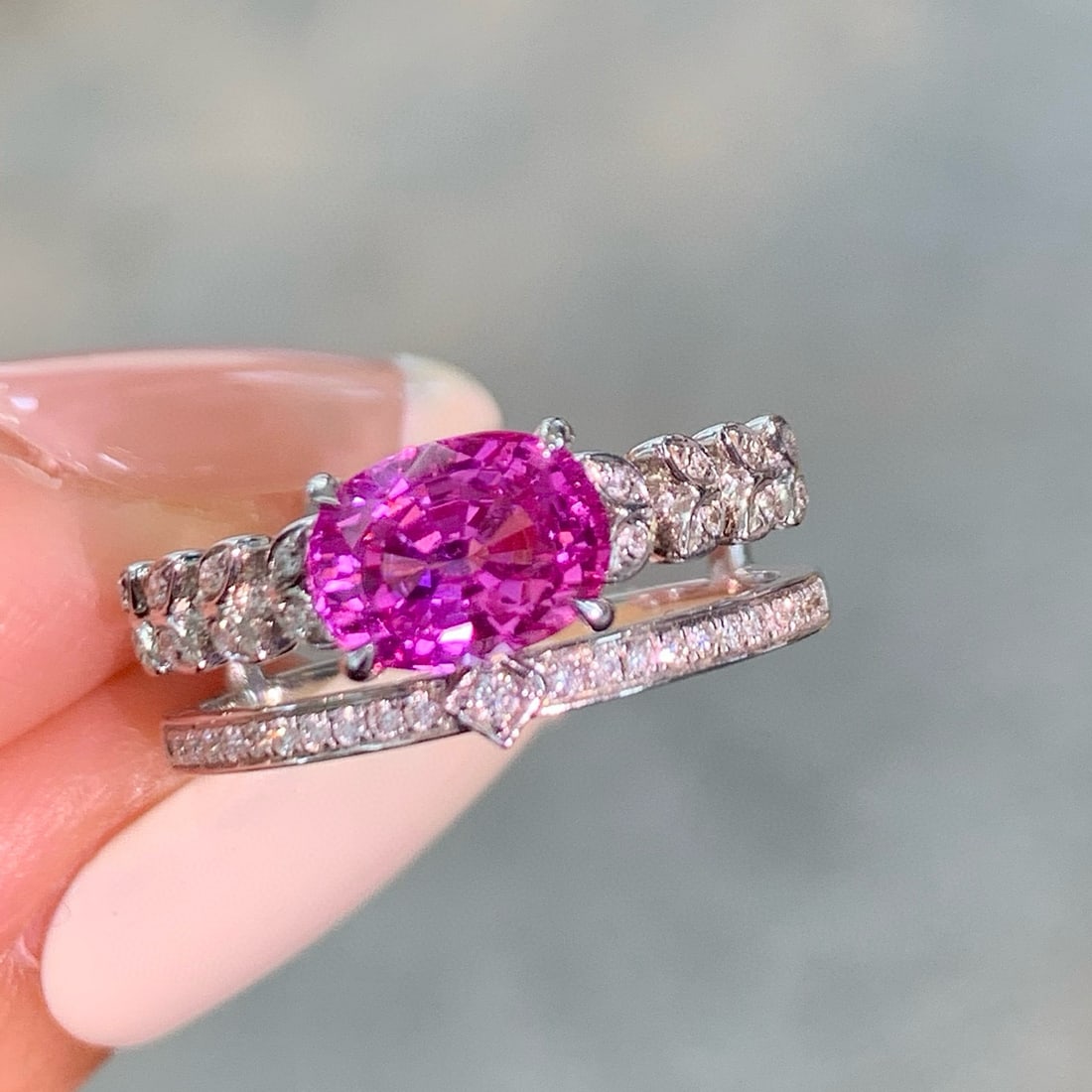 14k Gold 1.66 Ct Natural Sapphire & Diamond Ring: Ref:231054441 // gold content:14k gold // ring size:7. 25us // // main gemstone:sapphire // shape:oval // carat weight:1. 66ct // color:pink // treatment:natural // // adjacent gemstone 2 : diamond //