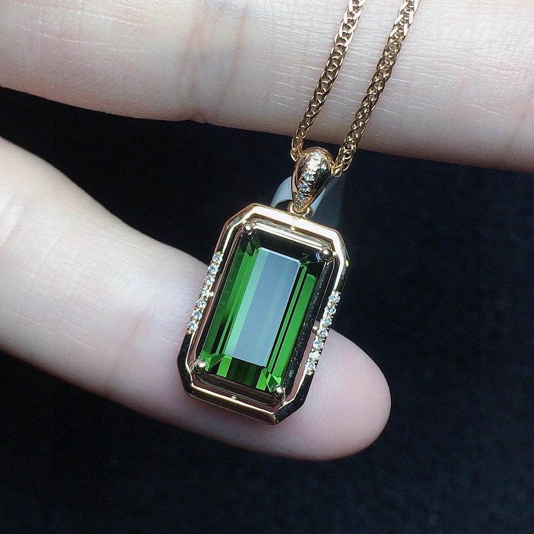 14k Gold 3.27 Ct Natural Tourmaline & Diamond Pendant( Without Chain ): Ref:231054442 // gold content:14k gold // main gemstone:tourmaline // shape:octagonal // carat weight:3. 27ct // color:green // treatment:natural // // adjacent gemstone 2 : diamond // number of