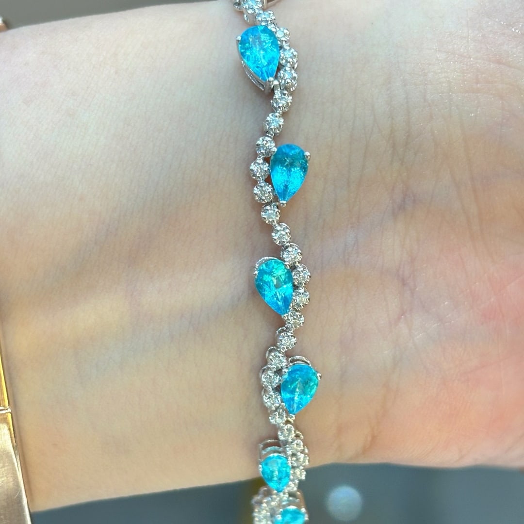 14k Gold 5.3 Ct Natural Paraiba Tourmaline & Diamond Bracelet: Ref:231054448 // gold content:14k gold // main gemstone:paraiba tourmaline // shape:pear // carat weight:5. 3ct // color:blue // treatment:natural // // adjacent gemstone 2 : diamond // shape:round //
