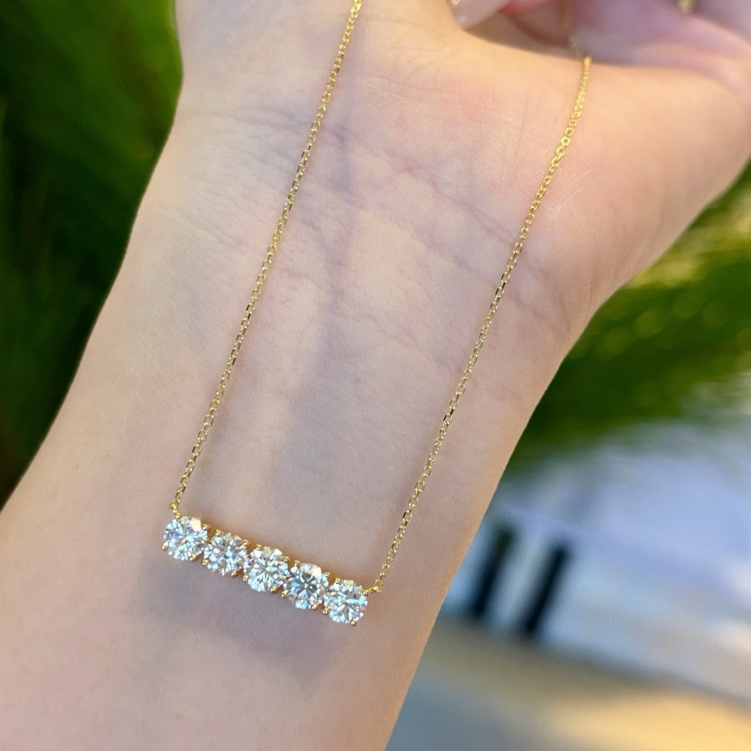 14k Gold 1.65 Ct Natural H Diamond Necklace: Ref:231054450 // gold content:14k gold // main gemstone:diamond // shape:round // carat weight:1. 65ct // clarity grade:vs-si // color:h // treatment:natural // cut grade:g // Low Estimate: 4800 Condi