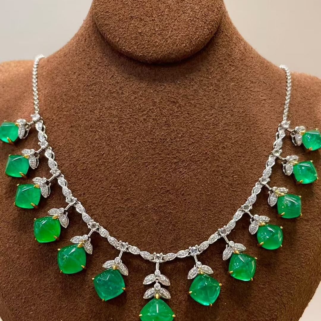 14k Gold 13.8 Ct Vivid Green Natural Emerald & Diamond & Sapphire Necklace: Ref:231055002 // gold content:14k gold // main gemstone:emerald // shape:sugar-loaf // carat weight:13. 8ct // color:vivid green // treatment:natural // // adjacent gemstone 2 : diamond // shape:round