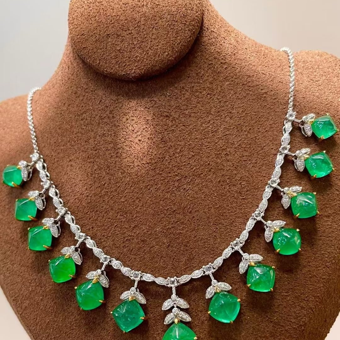 14k Gold 13.8 Ct Vivid Green Natural Emerald & Diamond & Sapphire Necklace - 2