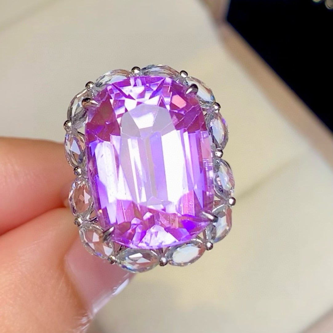14k Gold 19.8 Ct Natural Kunzite & Sapphire Ring: Ref:231055019 // gold content:14k gold // ring size:7. 25us // // main gemstone:kunzite // shape:cushion // carat weight:19. 8ct // color:purple // treatment:natural // // adjacent gemstone 2 :