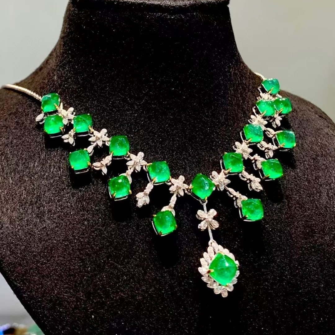 14k Gold 12 Ct Vivid Green Natural Emerald & Diamond Necklace - 2