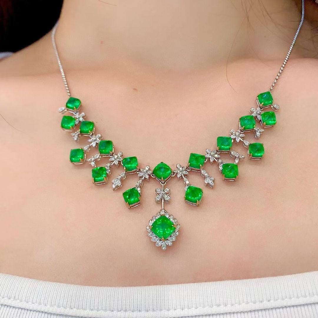 14k Gold 12 Ct Vivid Green Natural Emerald & Diamond Necklace - 3