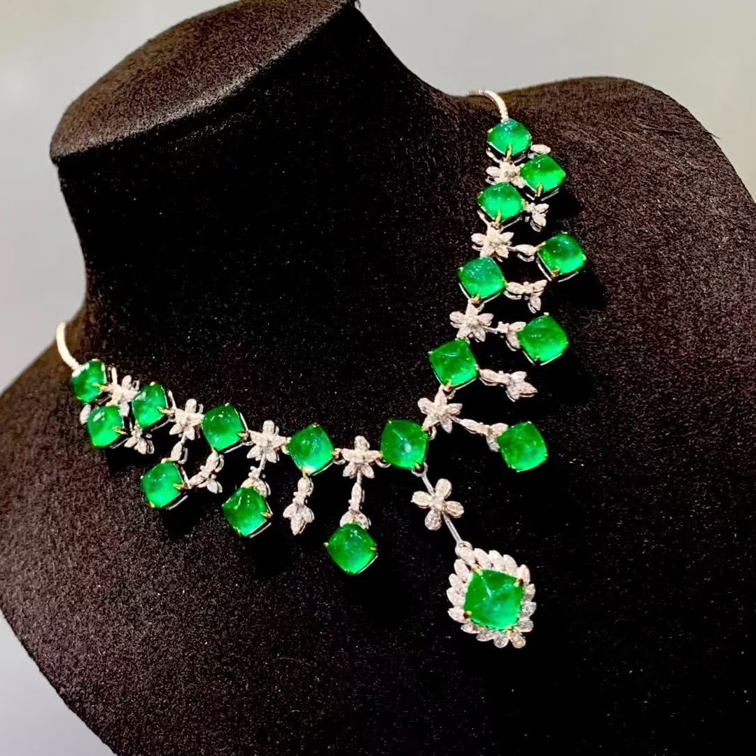14k Gold 12 Ct Vivid Green Natural Emerald & Diamond Necklace - 4