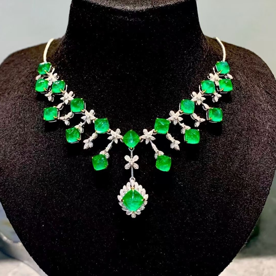 14k Gold 12 Ct Vivid Green Natural Emerald & Diamond Necklace - 5