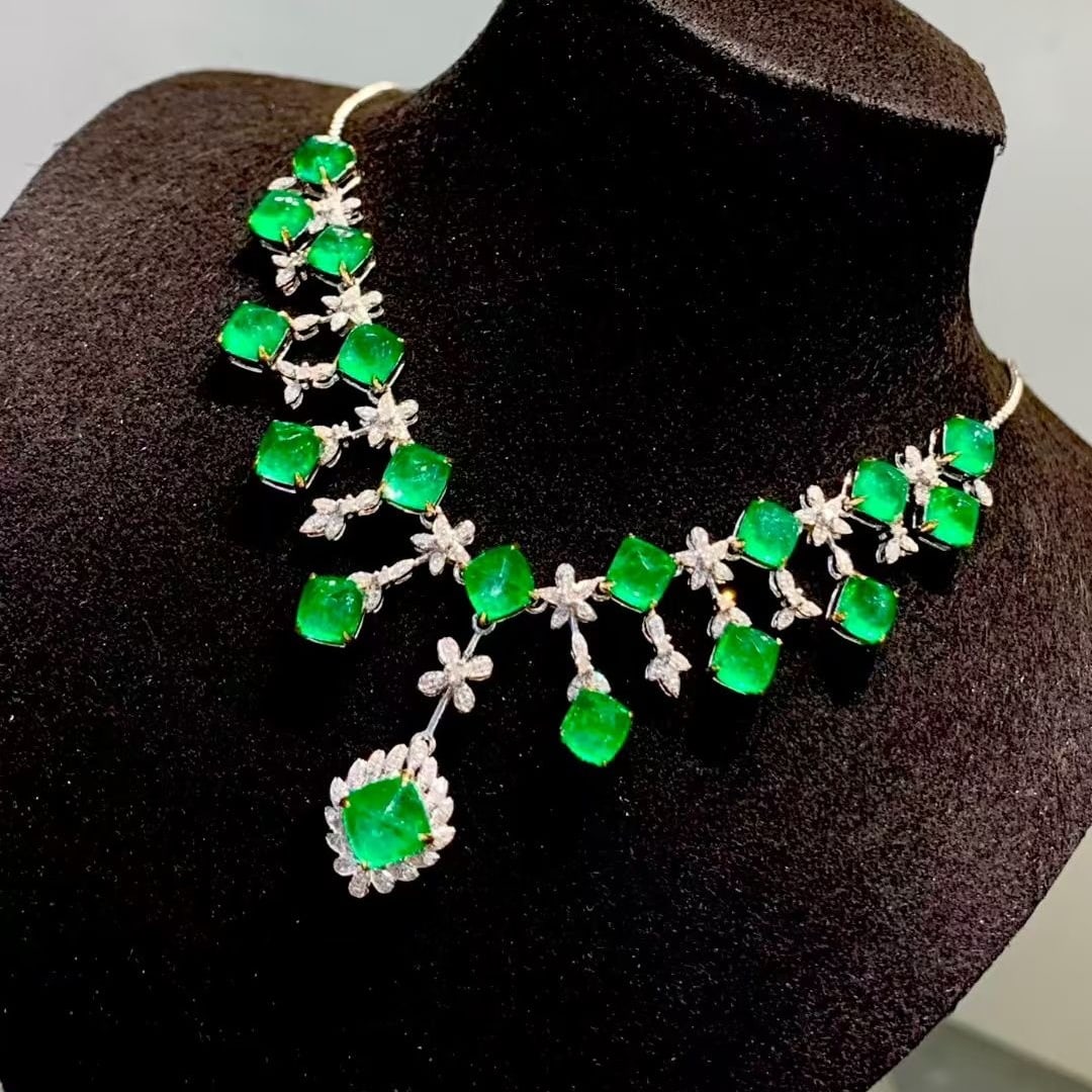 14k Gold 12 Ct Vivid Green Natural Emerald & Diamond Necklace - 6