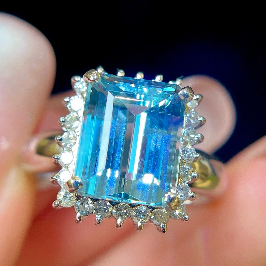14k Gold 4.3 Ctw Natural Aquamarine & Diamond Ring: Ref:231055050 // gold content:14k gold // ring size:7. 25us // // main gemstone:aquamarine // shape:octagonal // carat weight:4ct // color:santa maria color // treatment:natural // // adjacent