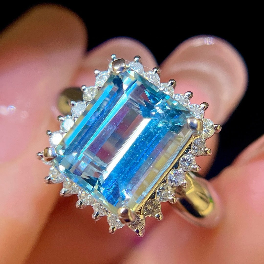 14k Gold 4.3 Ctw Natural Aquamarine & Diamond Ring - 3