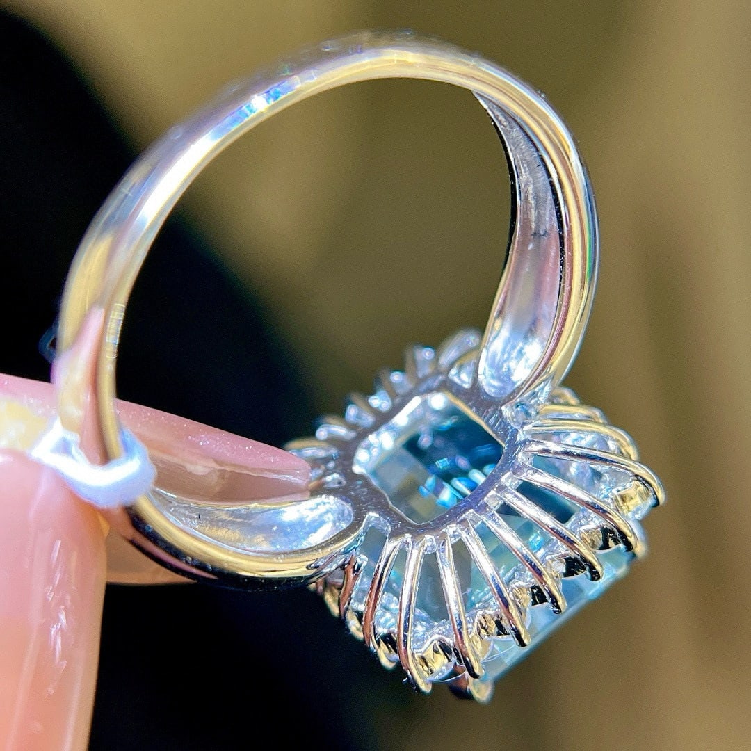 14k Gold 4.3 Ctw Natural Aquamarine & Diamond Ring - 5