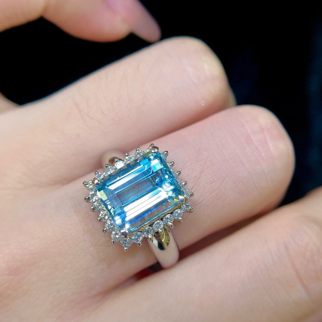 14k Gold 4.3 Ctw Natural Aquamarine & Diamond Ring - 6