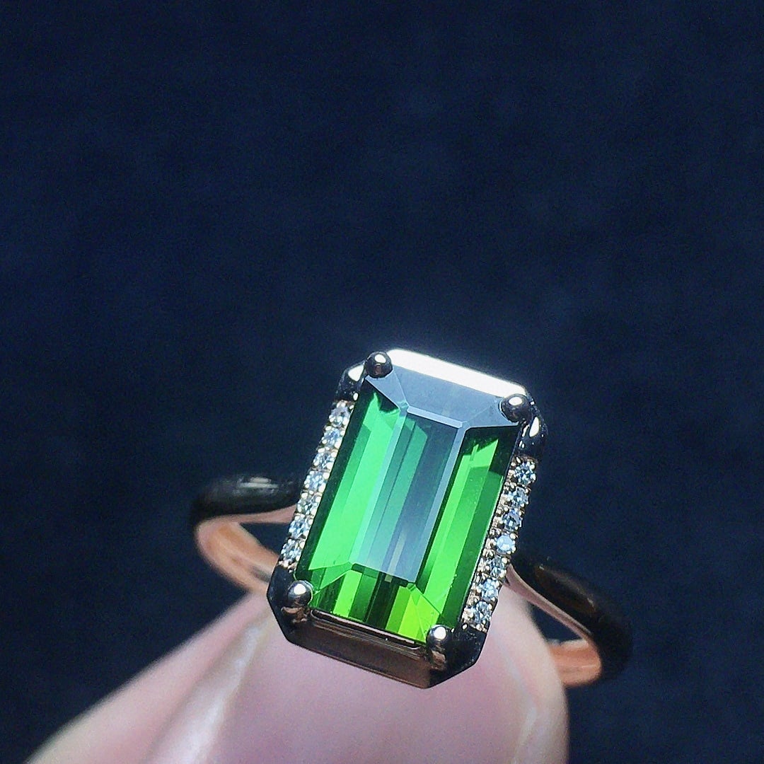 14k Gold 1.84 Ct Natural Tourmaline & Diamond Ring: Ref:231055087 // gold content:14k gold // ring size:7. 25us // // main gemstone:tourmaline // shape:octagonal // carat weight:1. 84ct // color:green // treatment:natural // // adjacent gemstone 2 :