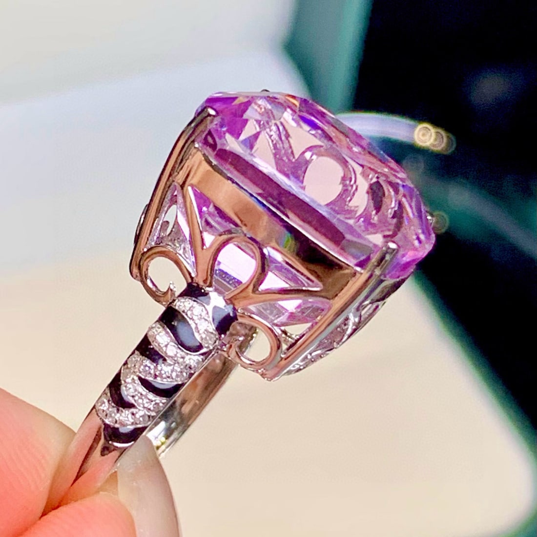 14k Gold 19.6 Ct Natural Kunzite & Diamond Ring - 4