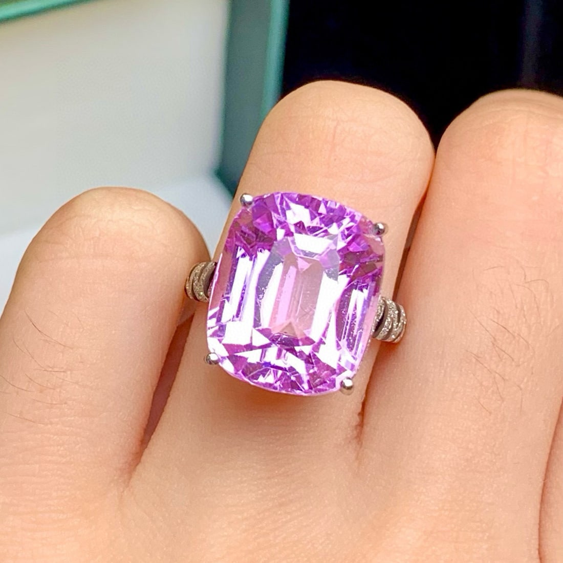 14k Gold 19.6 Ct Natural Kunzite & Diamond Ring - 6