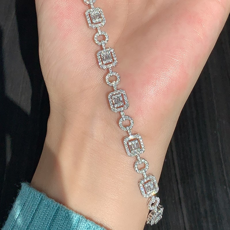 14k Gold 3.50 Ct Natural H Diamond Bracelet: Ref:231055113 // gold content:14k gold // main gemstone:diamond // shape:multiply // carat weight:3. 50ct // clarity grade:vs-si // color:h // treatment:natural // Condition: New Low Estimate: