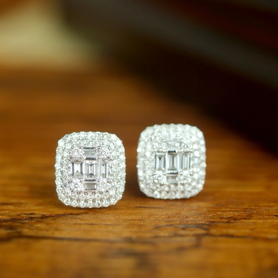 14k Gold 0.68 Ct Natural H Diamond Earrings: Ref:231055115 // gold content:14k gold // main gemstone:diamond // shape:multiply // carat weight:0. 68ct // clarity grade:vs-si // color:h // treatment:natural // Condition: New Low Estimate: